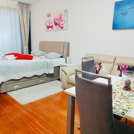 Nova Galerija West App Mary - Parking In Garage Apartment Zagreb Luaran gambar